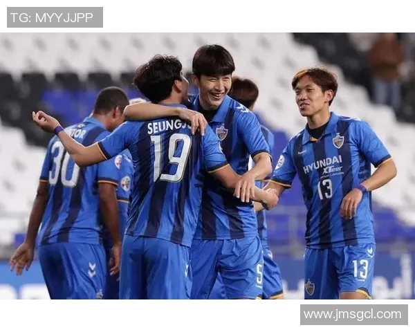 蔚山现代与伯斯光荣的激烈对决展现足球魅力与团队精神